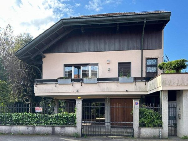 casa indipendente in vendita a Seregno