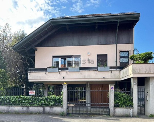 casa indipendente in vendita a Seregno