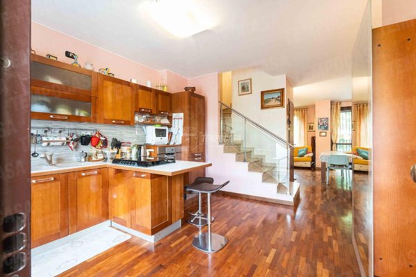 casa indipendente in vendita a Seregno