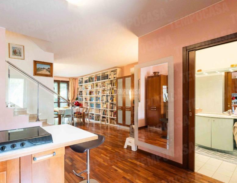 casa indipendente in vendita a Seregno
