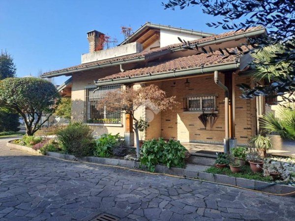 casa indipendente in vendita a Seregno