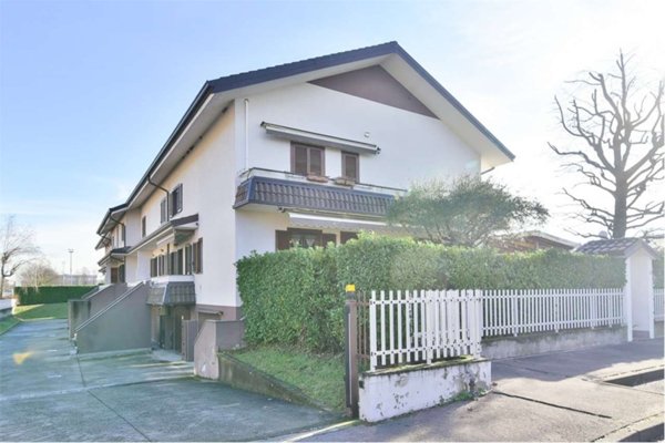 casa indipendente in vendita a Seregno