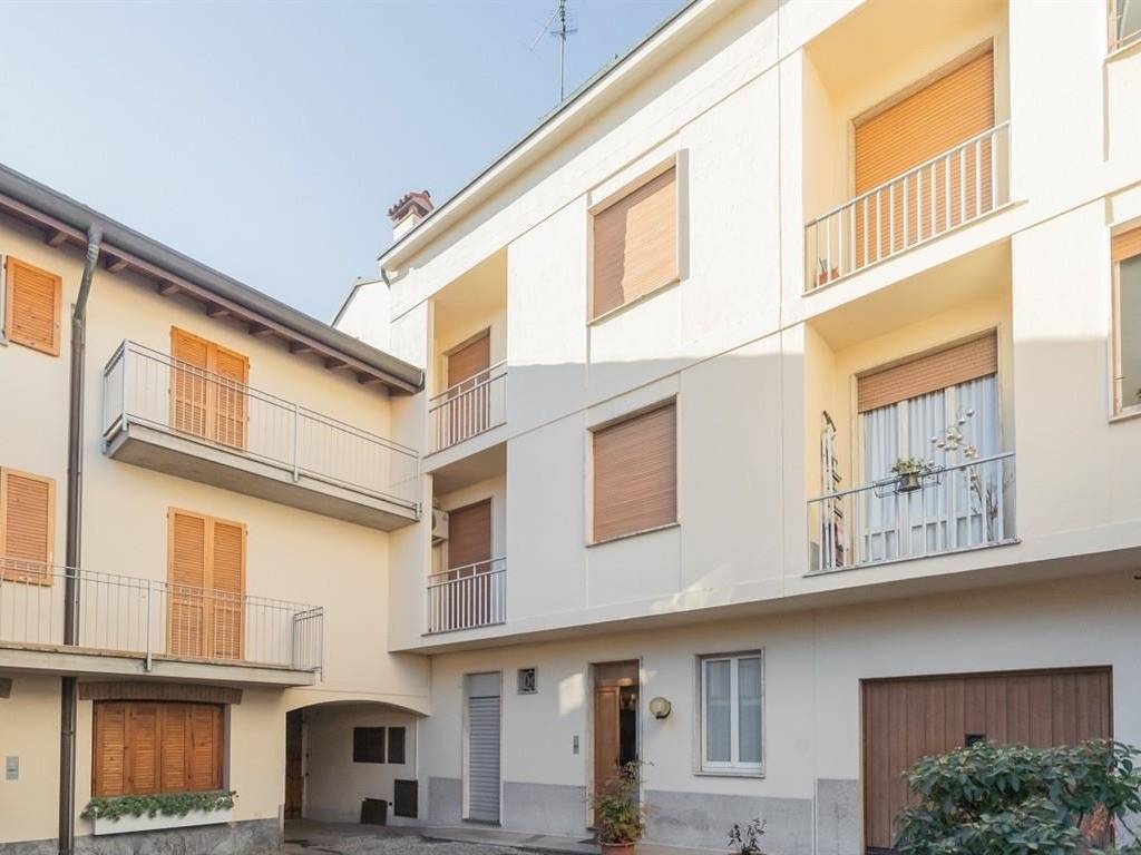 casa indipendente in vendita a Seregno