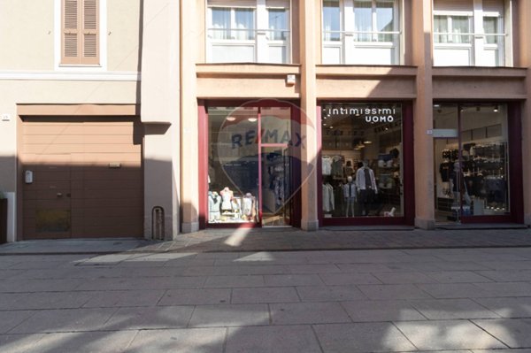 negozio in vendita a Seregno