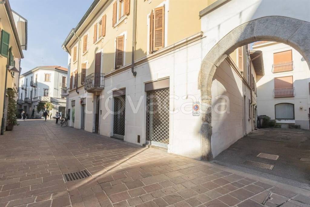 casa indipendente in vendita a Seregno