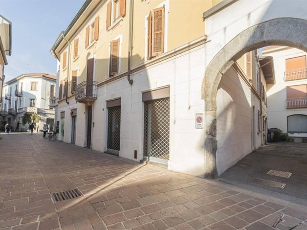 casa indipendente in vendita a Seregno