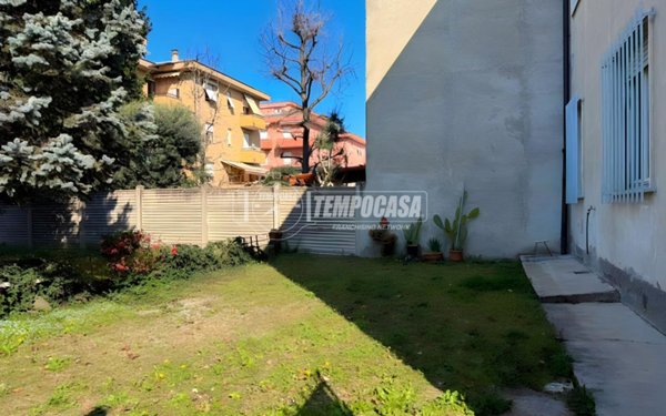 casa indipendente in vendita a Seregno