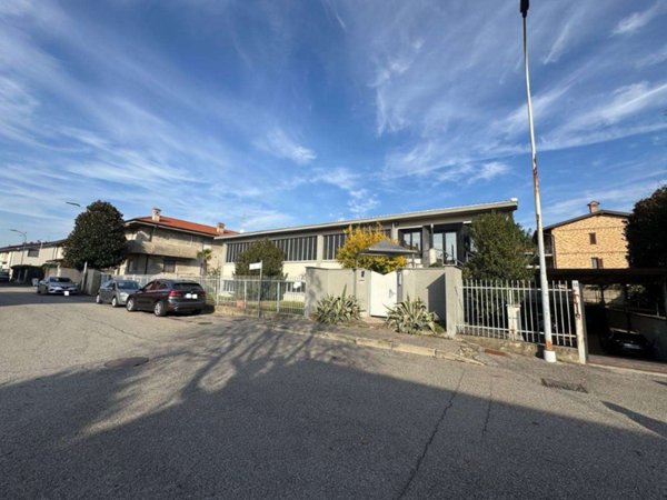 capannone in vendita a Seregno