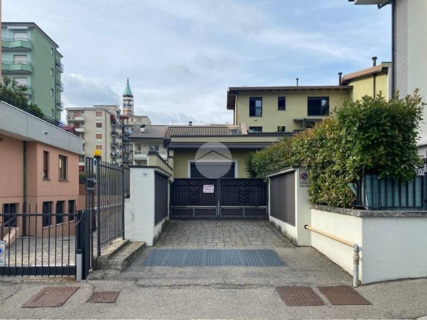 intera palazzina in vendita a Seregno