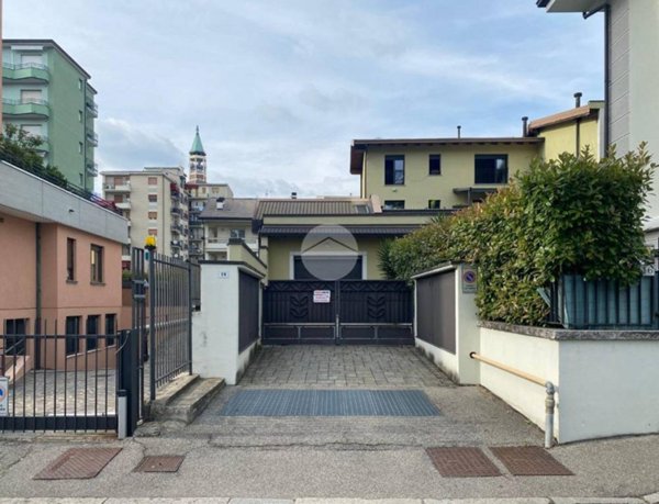 casa semindipendente in vendita a Seregno