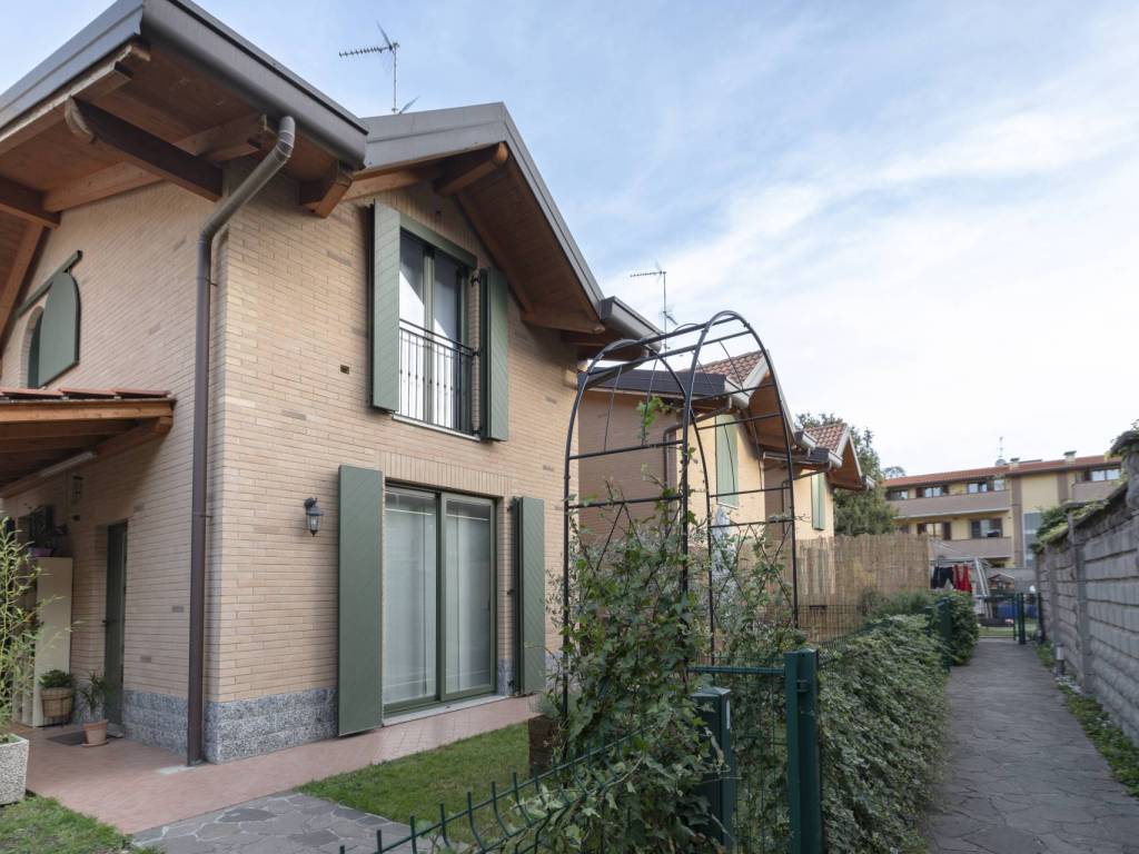 casa indipendente in vendita a Seregno