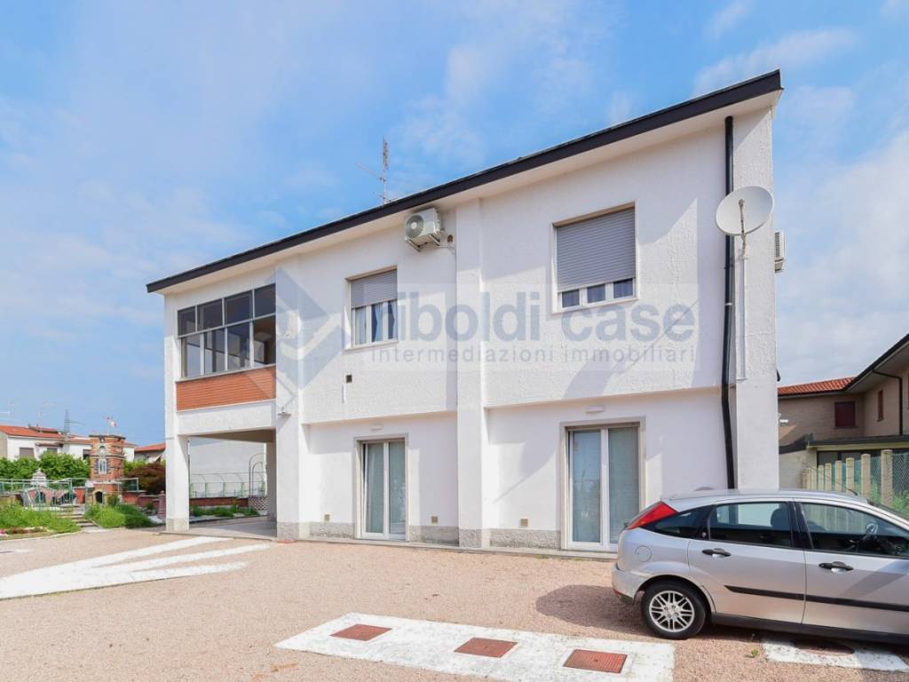 casa indipendente in vendita a Seregno
