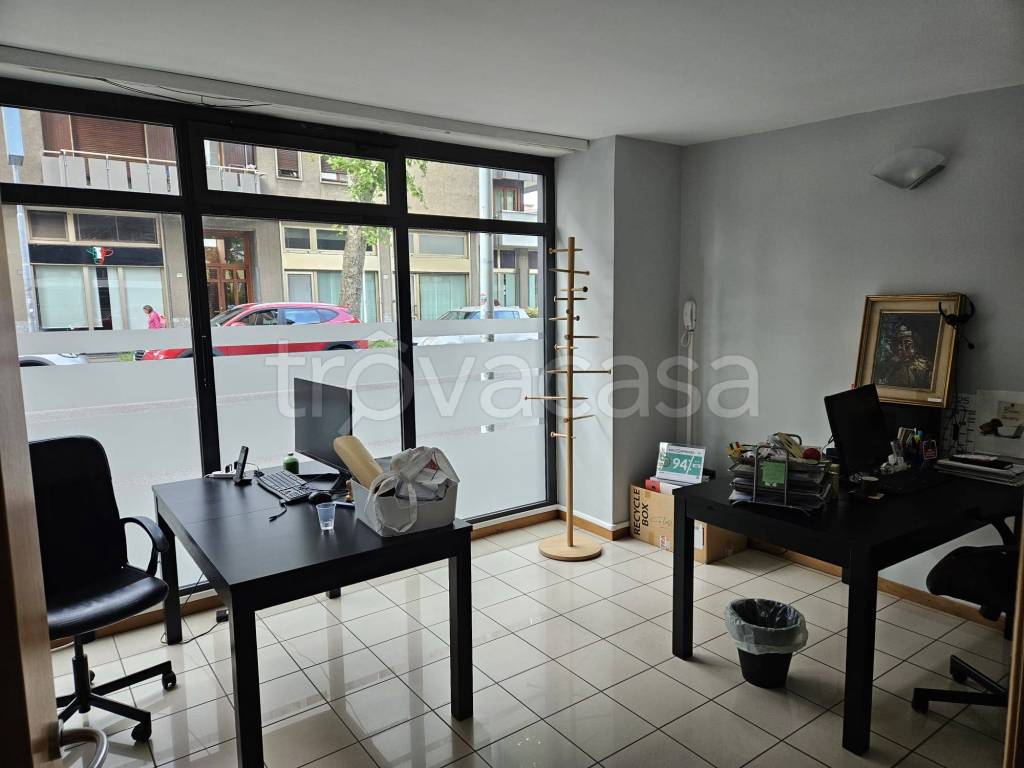 negozio in vendita a Seregno