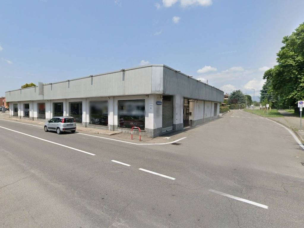 locale commerciale in vendita a Seregno