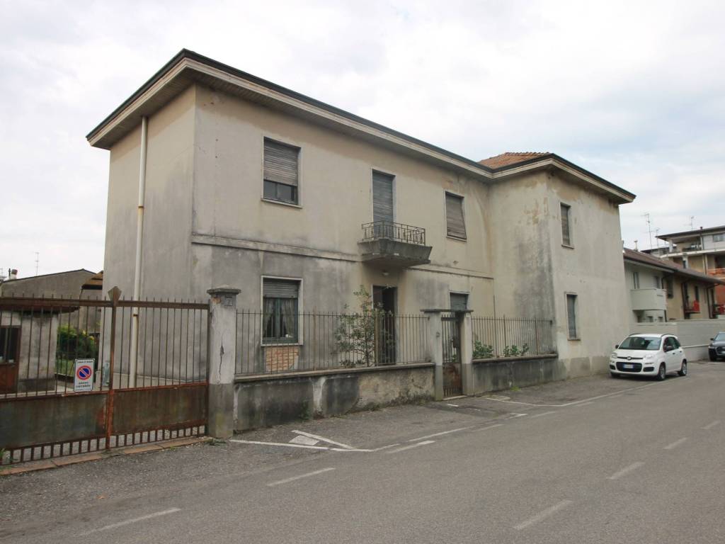 casa indipendente in vendita a Seregno