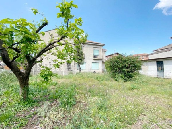 casa indipendente in vendita a Seregno