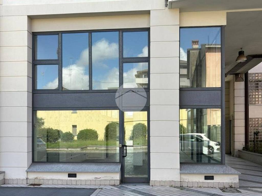 negozio in vendita a Seregno