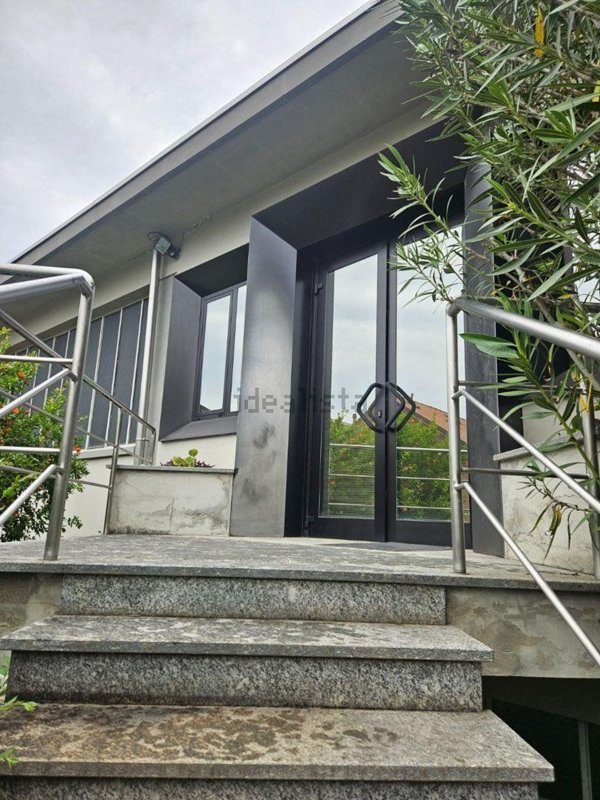 capannone in vendita a Seregno