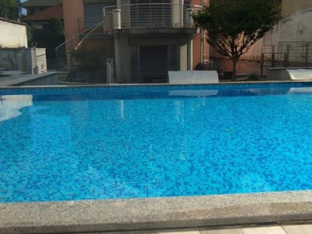 casa indipendente in vendita a Seregno