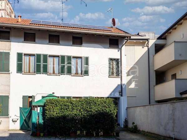 casa indipendente in vendita a Seregno