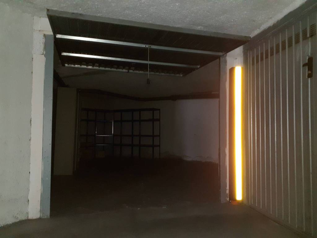 locale di sgombero in vendita a Seregno