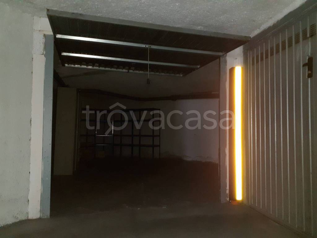 locale di sgombero in vendita a Seregno