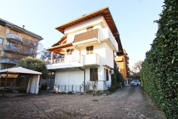 casa indipendente in vendita a Seregno