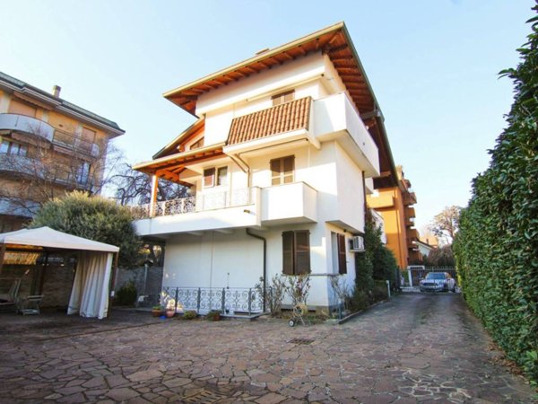 casa indipendente in vendita a Seregno