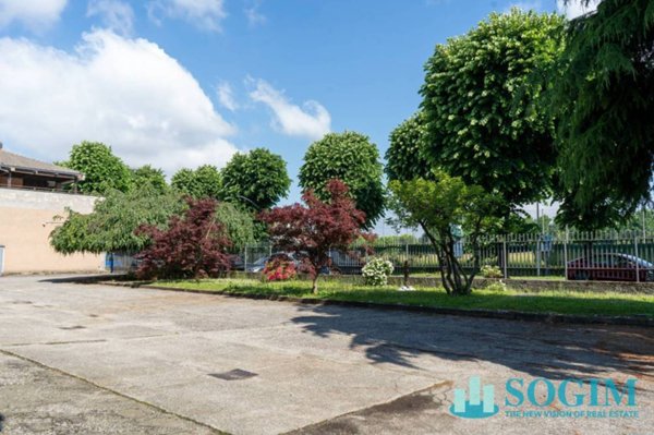 capannone in vendita a Seregno