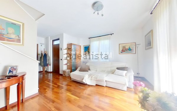 casa indipendente in vendita a Seregno