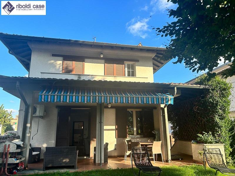 casa indipendente in vendita a Seregno