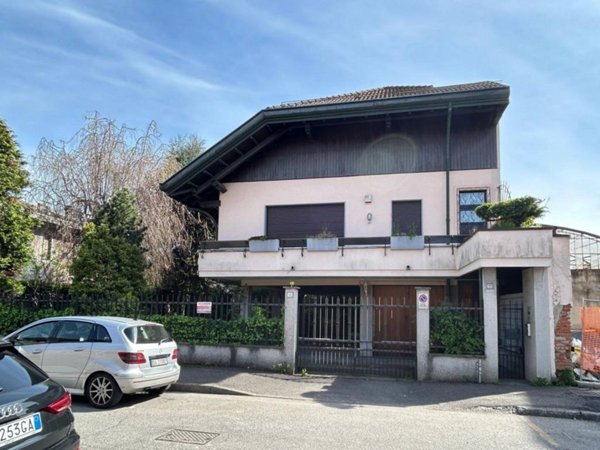 casa indipendente in vendita a Seregno