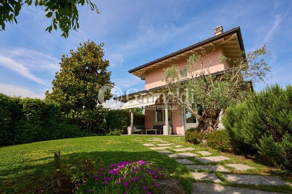 casa indipendente in vendita a Seregno