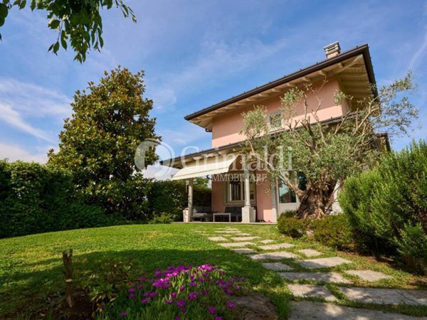casa indipendente in vendita a Seregno