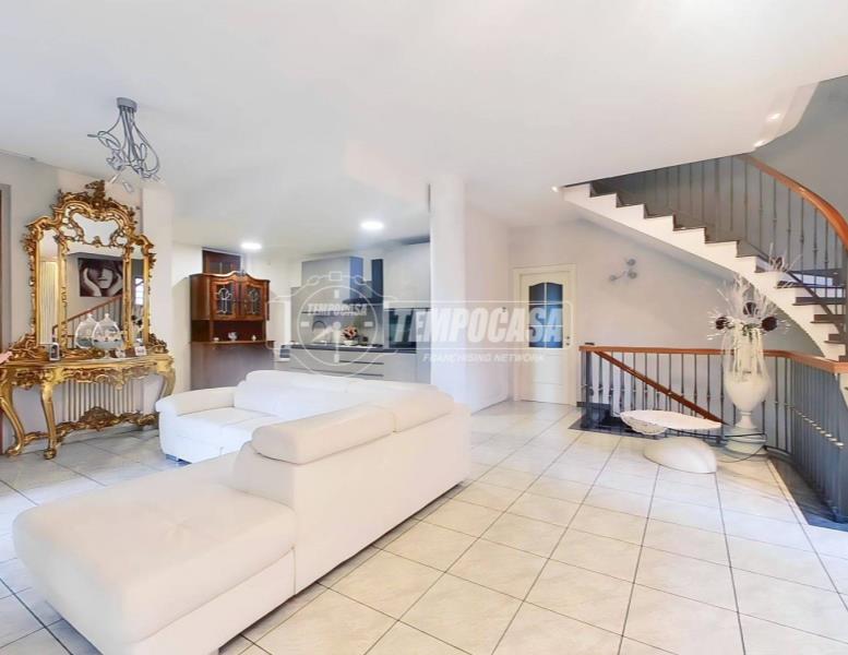 casa indipendente in vendita a Seregno