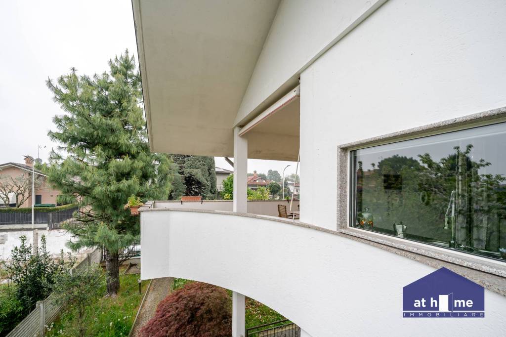 casa indipendente in vendita a Seregno