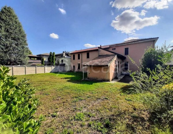 casa indipendente in vendita a Seregno