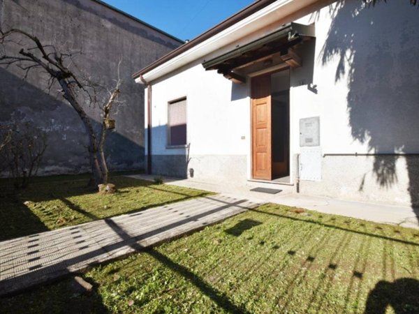 casa indipendente in vendita a Seregno