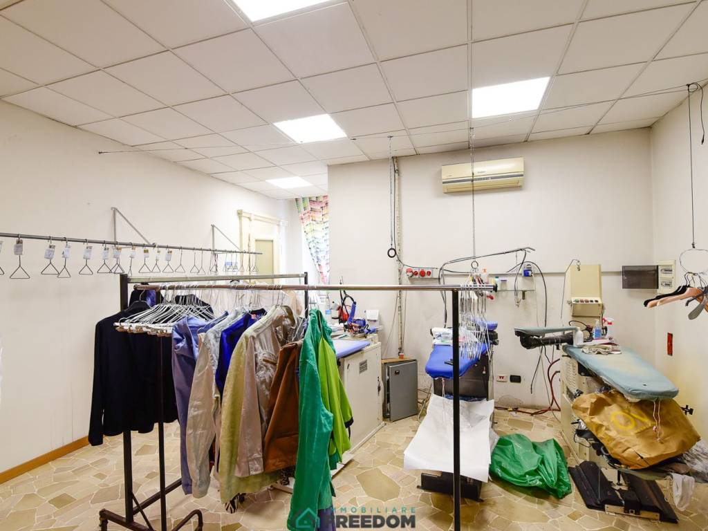 negozio in vendita a Seregno