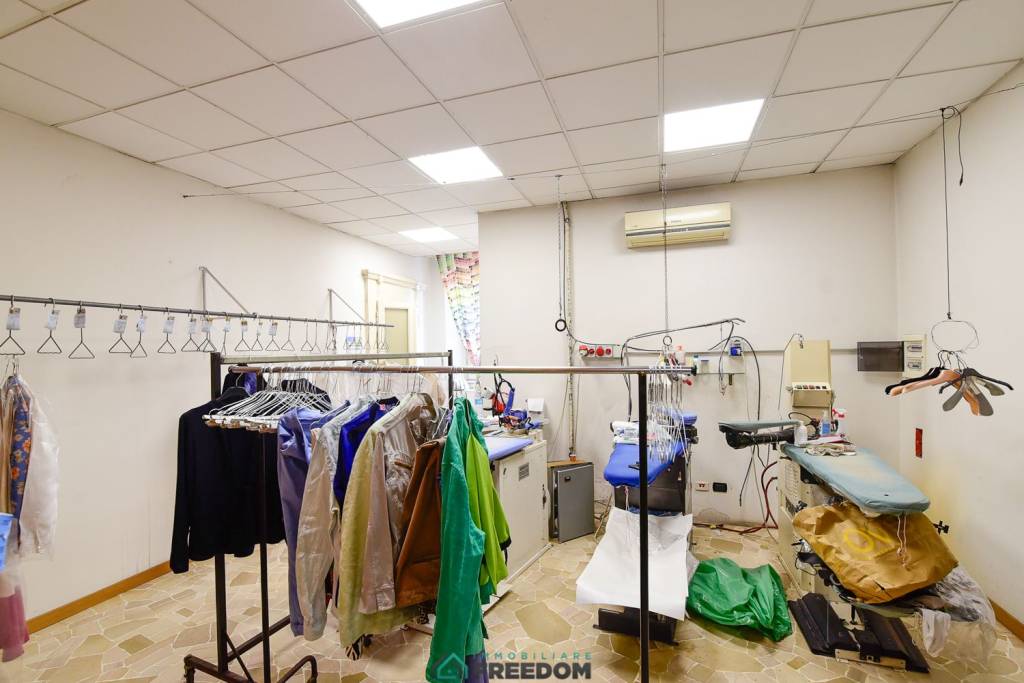negozio in vendita a Seregno