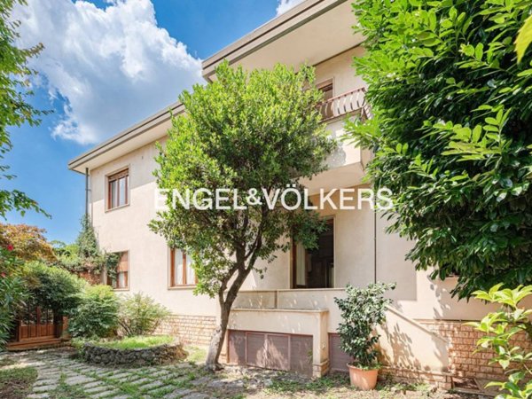 casa indipendente in vendita a Seregno