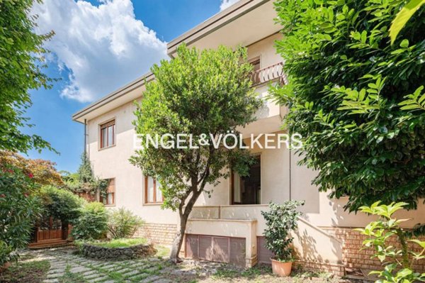 casa indipendente in vendita a Seregno