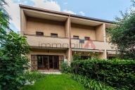 casa indipendente in vendita a Seregno