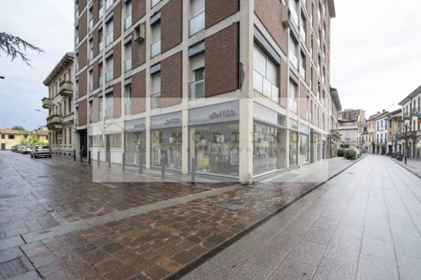 negozio in vendita a Seregno