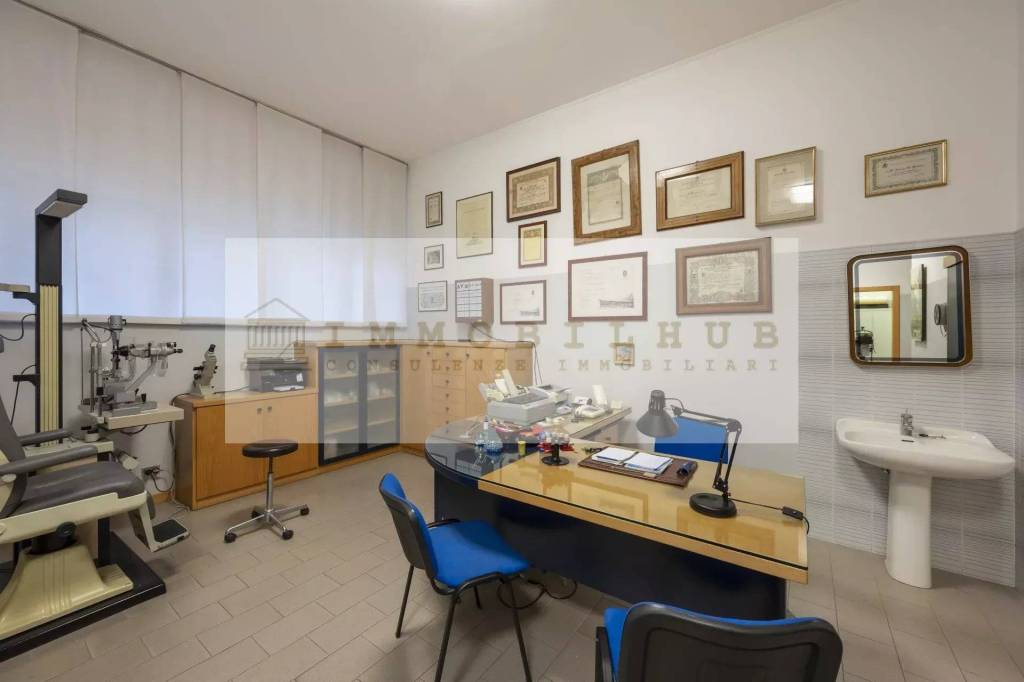 negozio in vendita a Seregno