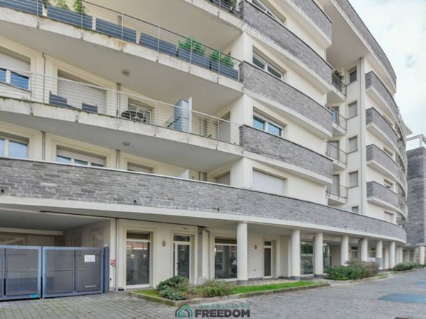 negozio in vendita a Seregno