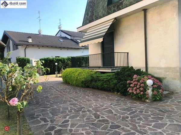 casa indipendente in vendita a Seregno