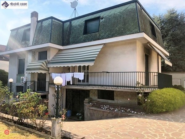 casa indipendente in vendita a Seregno