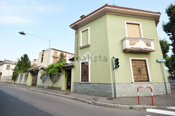 casa indipendente in vendita a Seregno