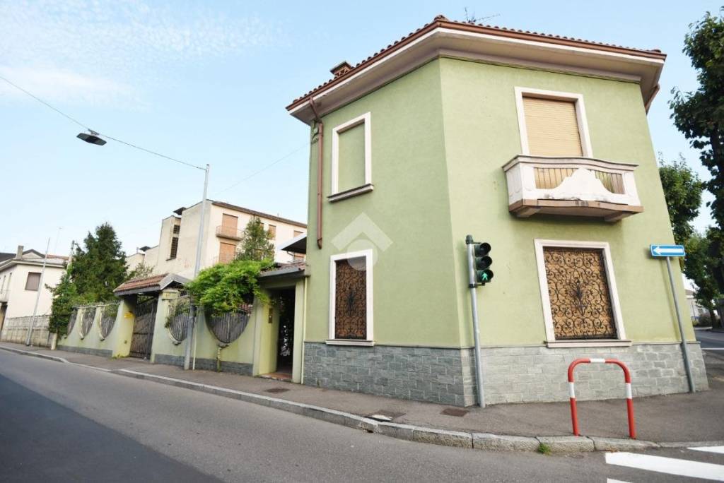 casa indipendente in vendita a Seregno